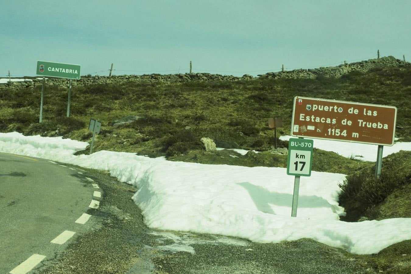 Tras el duro invierno que dejó media Cantabria bajo la nieve, con la llegada de la primavera el verde recobra su protagonismo en la región,