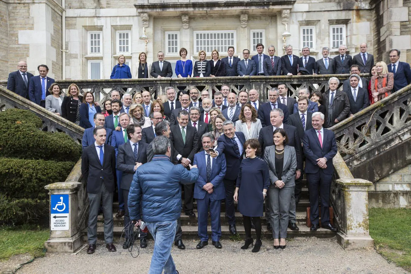 Soraya Sáenz de Santamaria ha participado en la firma de un convenio en el Puerto y en la reunión de delegados y subdelegados de Gobierno de toda España celebrada en el Palacio de La Magdalena