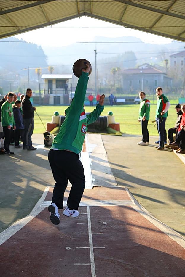 La peña planea crear en breve la primera escuela de pasabolo. 