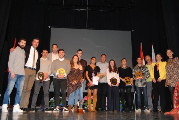 Foto de familia de la Gala del Deporte de Santoña de la pasada edición. 