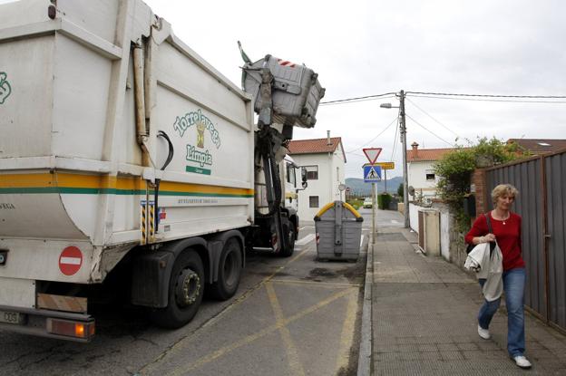 La empresa Geaser presta el servicio de basuras desde que se privatizó, en 2003. :