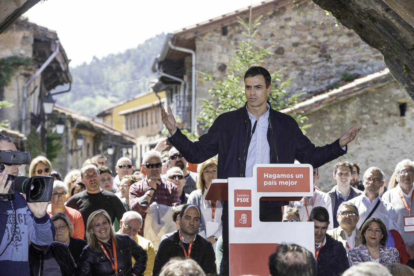 El secretario general del PSOE ha presidido este sábado la clausura de unas jornadas sobre municipalismo organizadas por los socialistas cántabros en Cartes