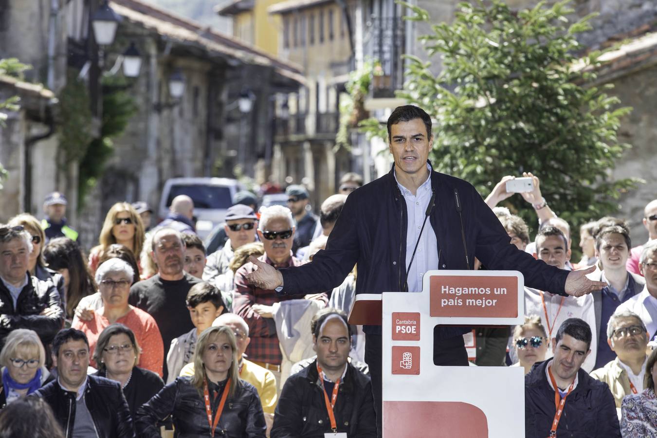 El secretario general del PSOE ha presidido este sábado la clausura de unas jornadas sobre municipalismo organizadas por los socialistas cántabros en Cartes