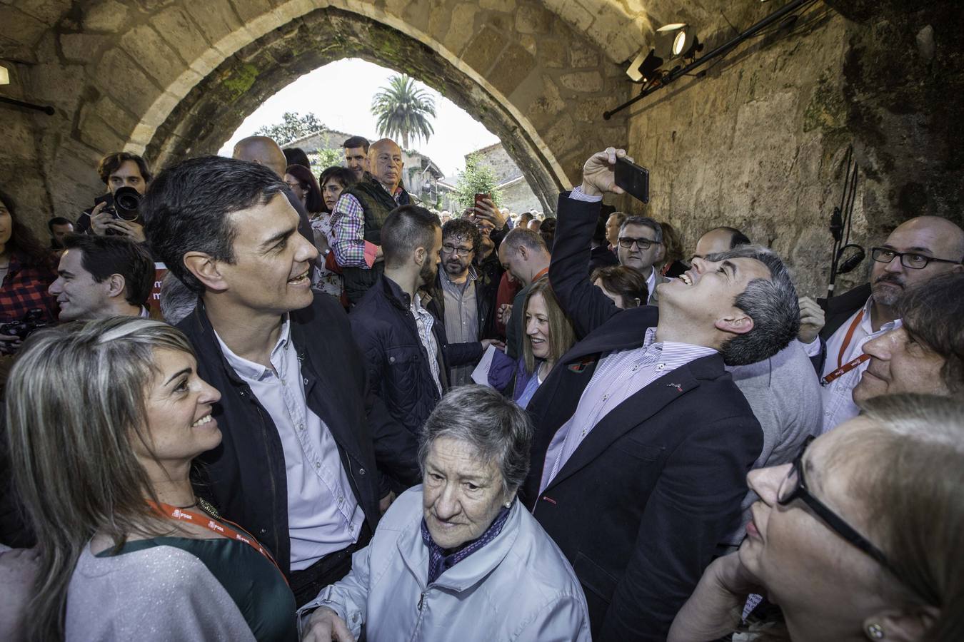 El secretario general del PSOE ha presidido este sábado la clausura de unas jornadas sobre municipalismo organizadas por los socialistas cántabros en Cartes