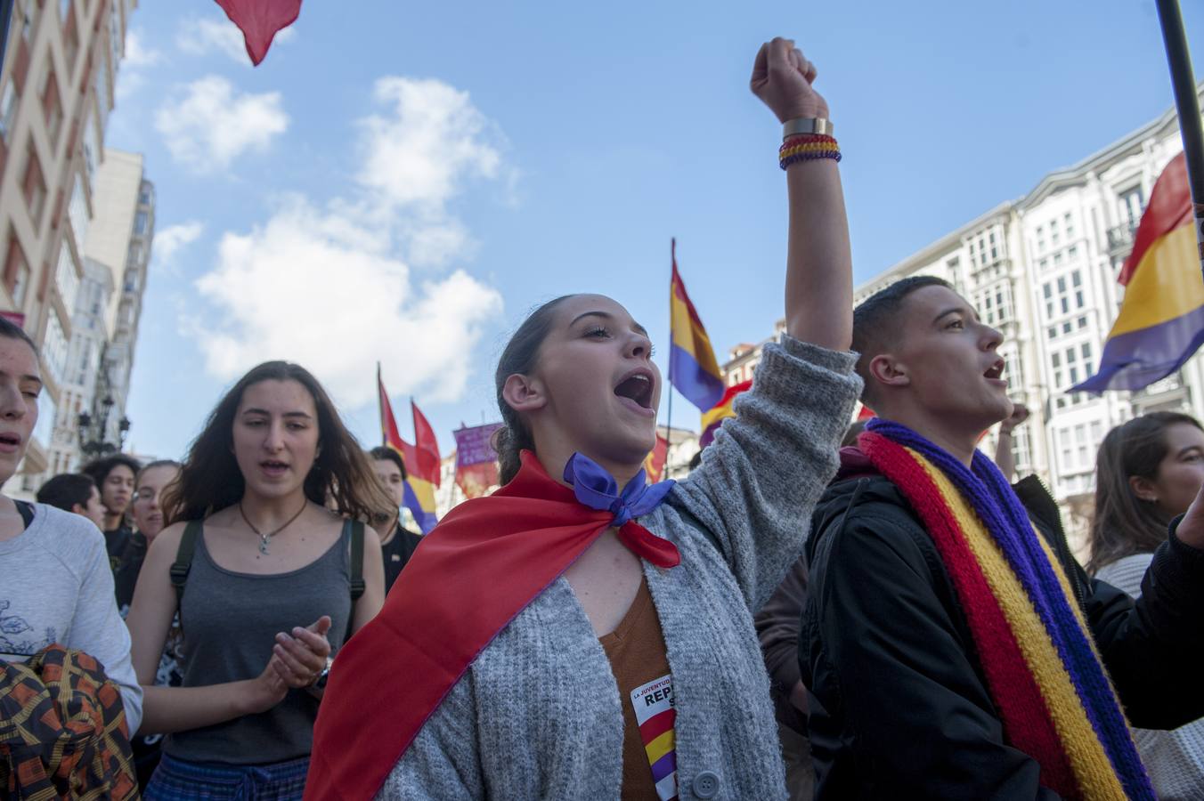 Más de 200 personas, unas 150 según la Policía, se han manifestado en Santander a favor de la III República convocadas por siete organizaciones políticas.