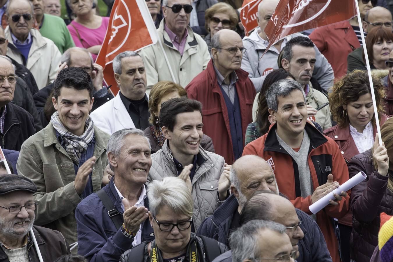 Miles de personas se han manifestado en Santander en defensa de las pensiones públicas.