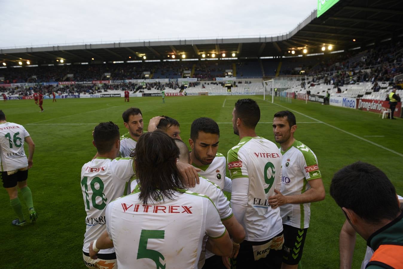 Fotos: Las mejores imágenes del Racing-Osasuna B