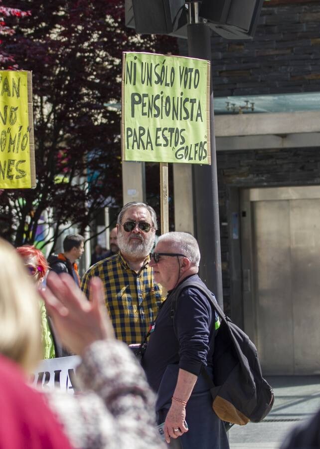 Fotos: Los pensionistas vuelven a salir a la calle