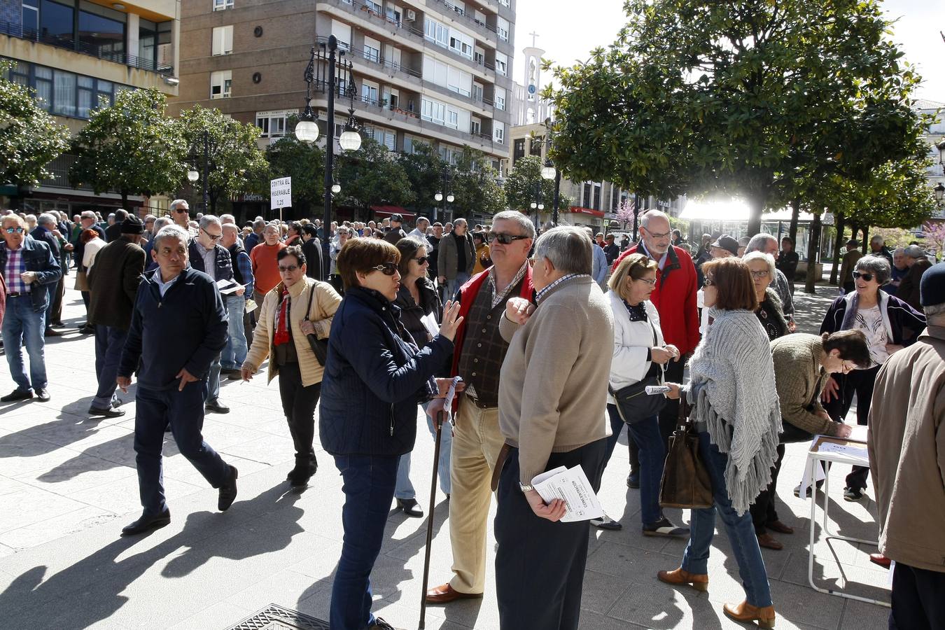 Fotos: Los pensionistas vuelven a salir a la calle