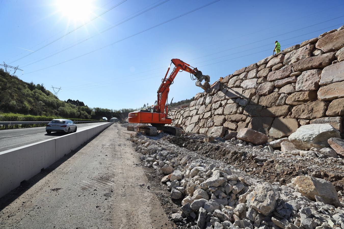 Fotos: Prosiguen las obras para frenar el argayo de Caviedes