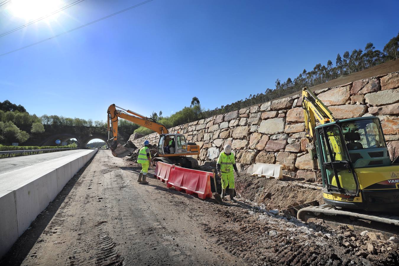 Fotos: Prosiguen las obras para frenar el argayo de Caviedes