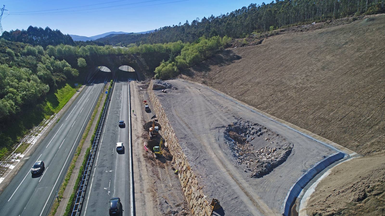 Fotos: Prosiguen las obras para frenar el argayo de Caviedes