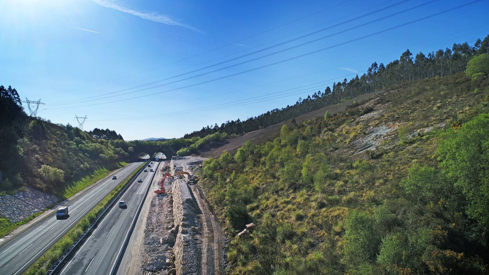 Fotos: Prosiguen las obras para frenar el argayo de Caviedes