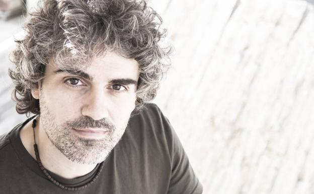 El cántabro Llorente publica su primer LP, 'Gente corriente'