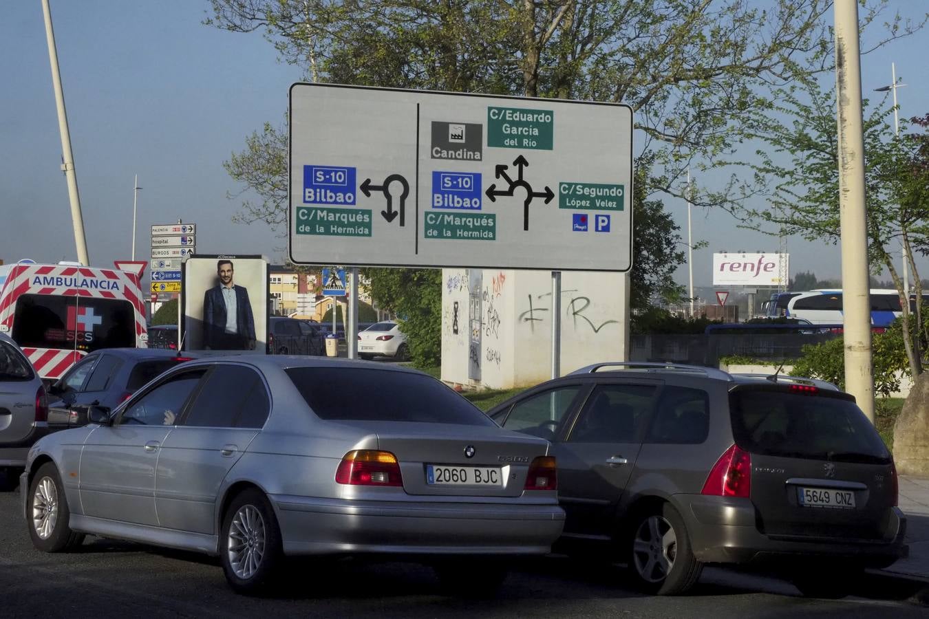 Ya está en funcionamiento la nueva glorieta, que ha provocado retenciones en la S-10, hasta el centro comercial de Valle Real