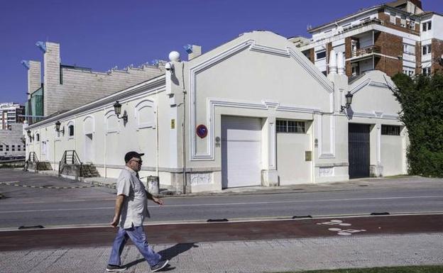 Imagen de las naves del puerto en la zona de Gamazo destinadas a convertirse en sede de la colección de arte. 