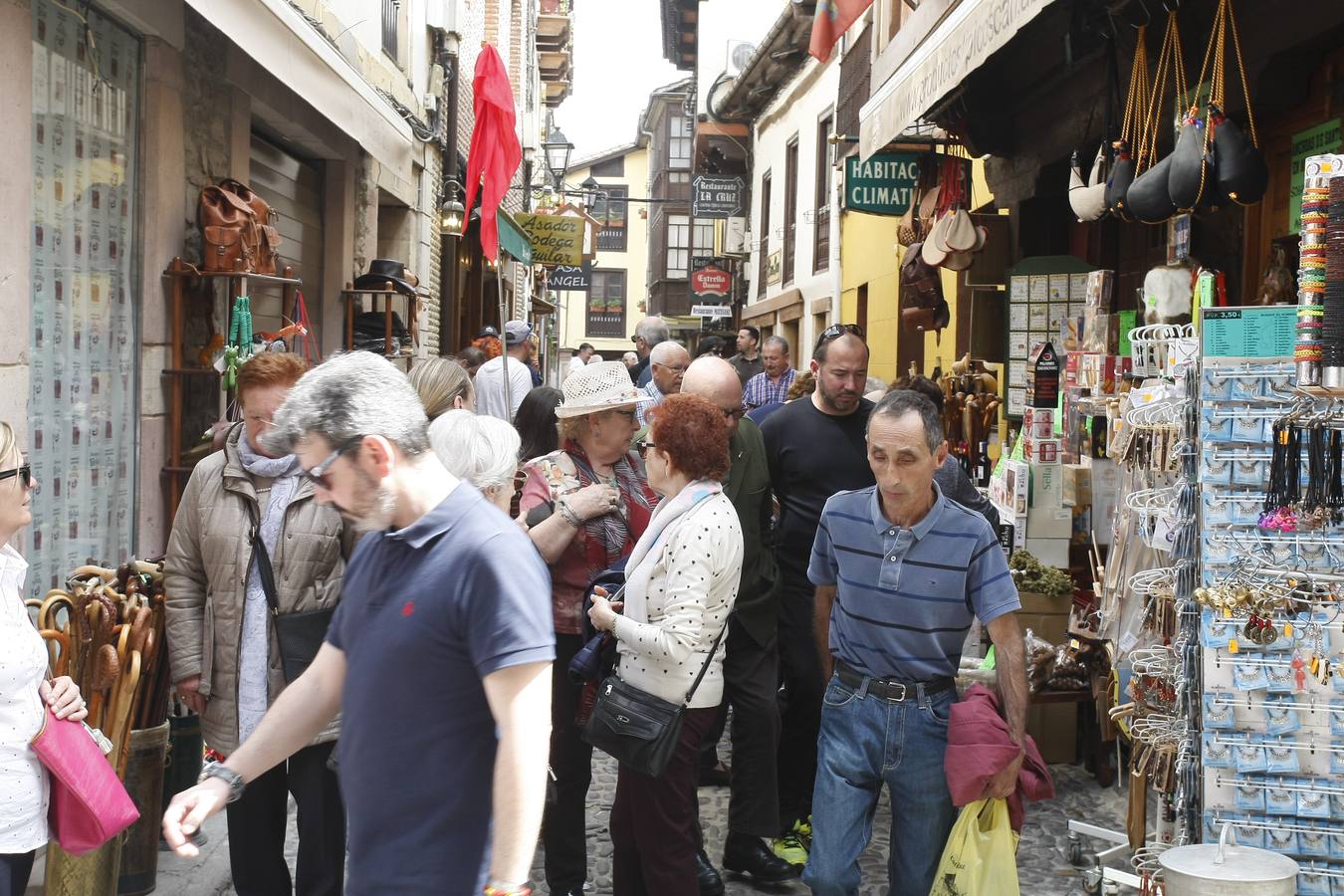 Fotos: Ambiente en Potes en el día previo el cierre de la Puerta del Perdón