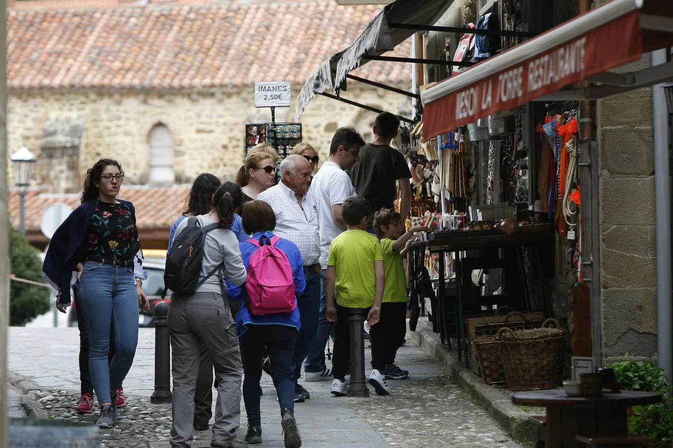 Fotos: Ambiente en Potes en el día previo el cierre de la Puerta del Perdón