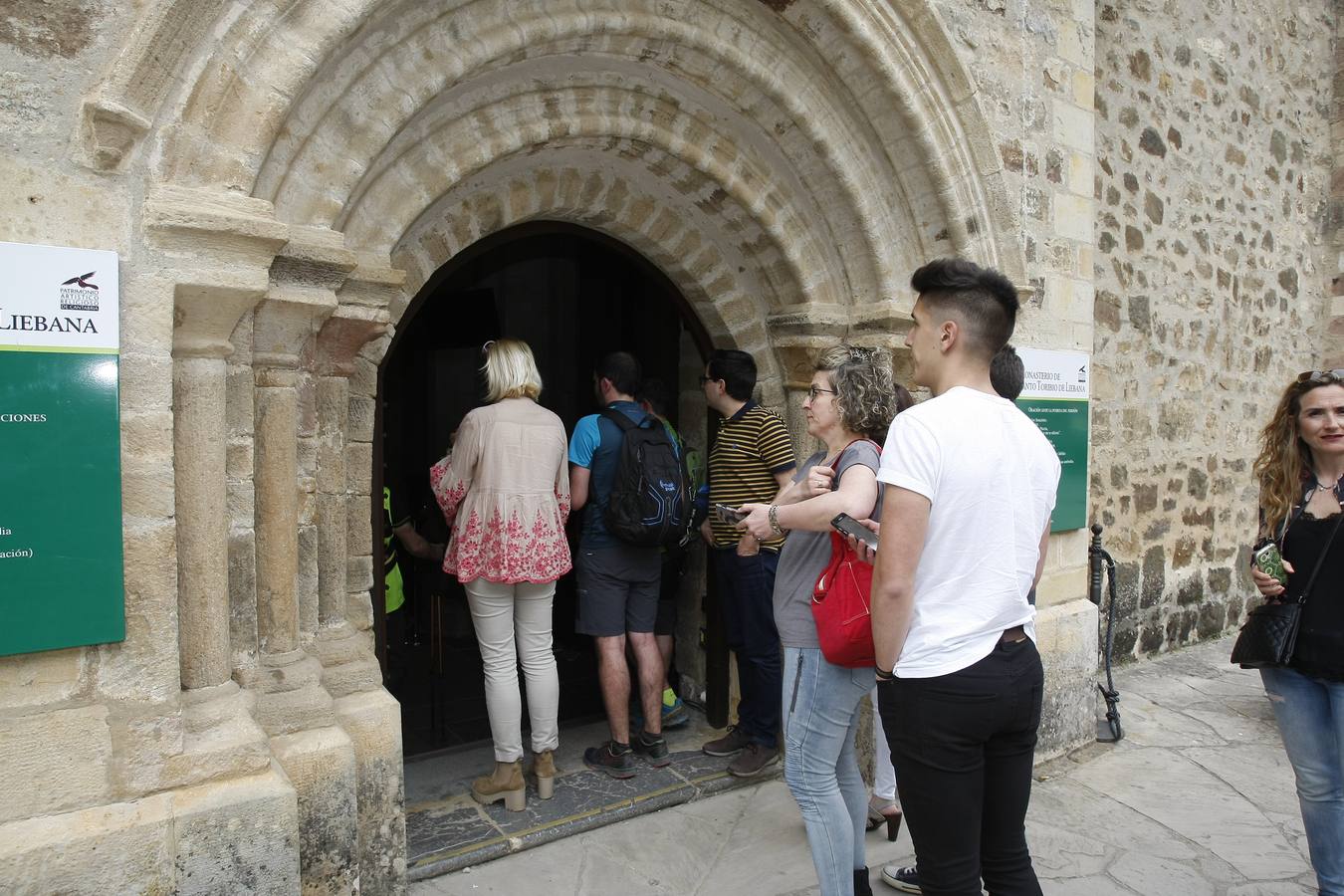 Fotos: Los últimos peregrinos atraviesan la Puerta del Perdón en Santo Toribio