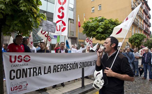 Imagen de archivo de una concentración de trabajadores de GSW ante la sede del Gobierno regional.