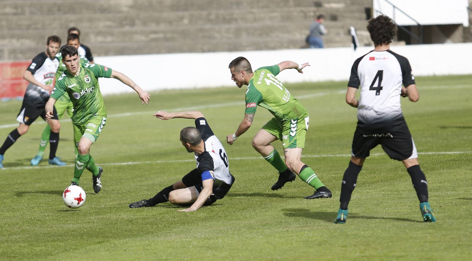 Empate a cero en Navarra tras un encuentro en el que el Racing solo buscó la visctoria en los minutos finales