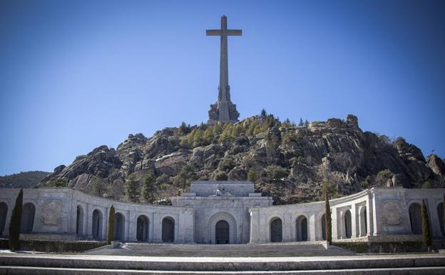 Capilla lateral del transepto de la basílica del Valle de los Caídos.