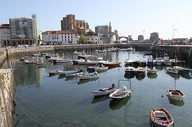 Vista del puerto castreño. :: i. castresana