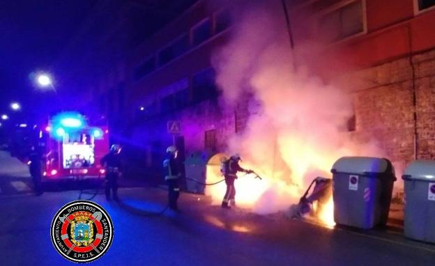 Imágenes del dispositivo de los bomberos de Santander.