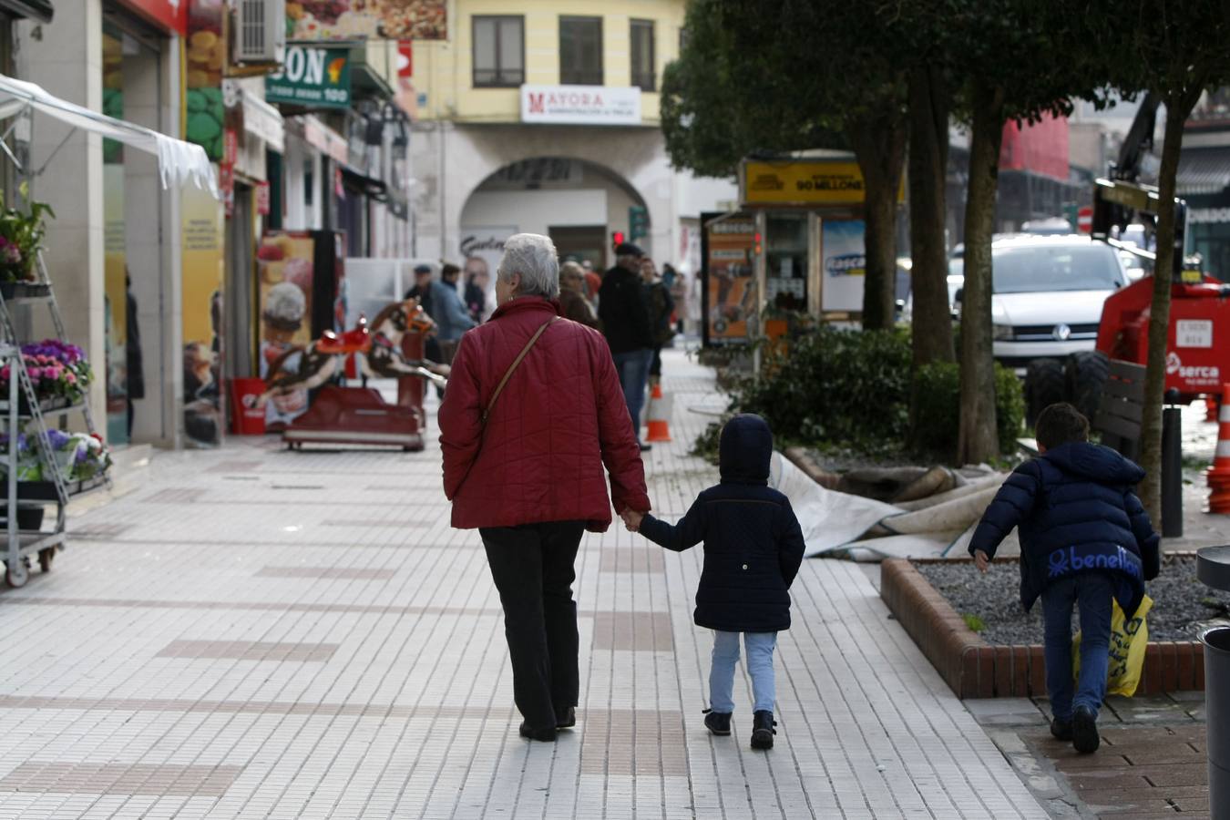 Los abuelos de los escolares de Torrelavega tuvieron que 'tirar' de los nietos durante las vacaciones escolares de febrero porque el Ayuntamiento torrelaveguense no dio ninguna alternativa a los padres que trabajaban.