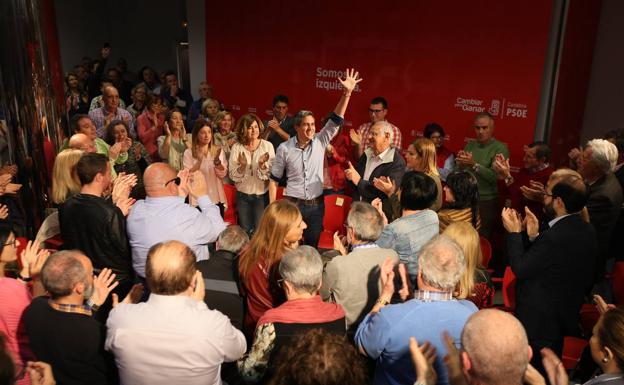 Ricardo Cortés, a la derecha, junto a Eva Díaz Tezanos.