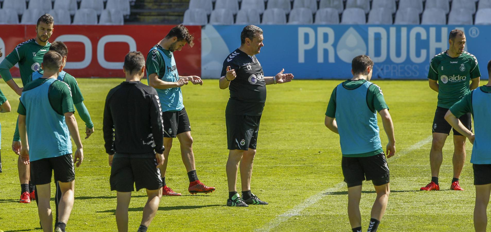 Fotos: El Racing prepara en el partido ante el UD Logroñés en los Campos de Sport