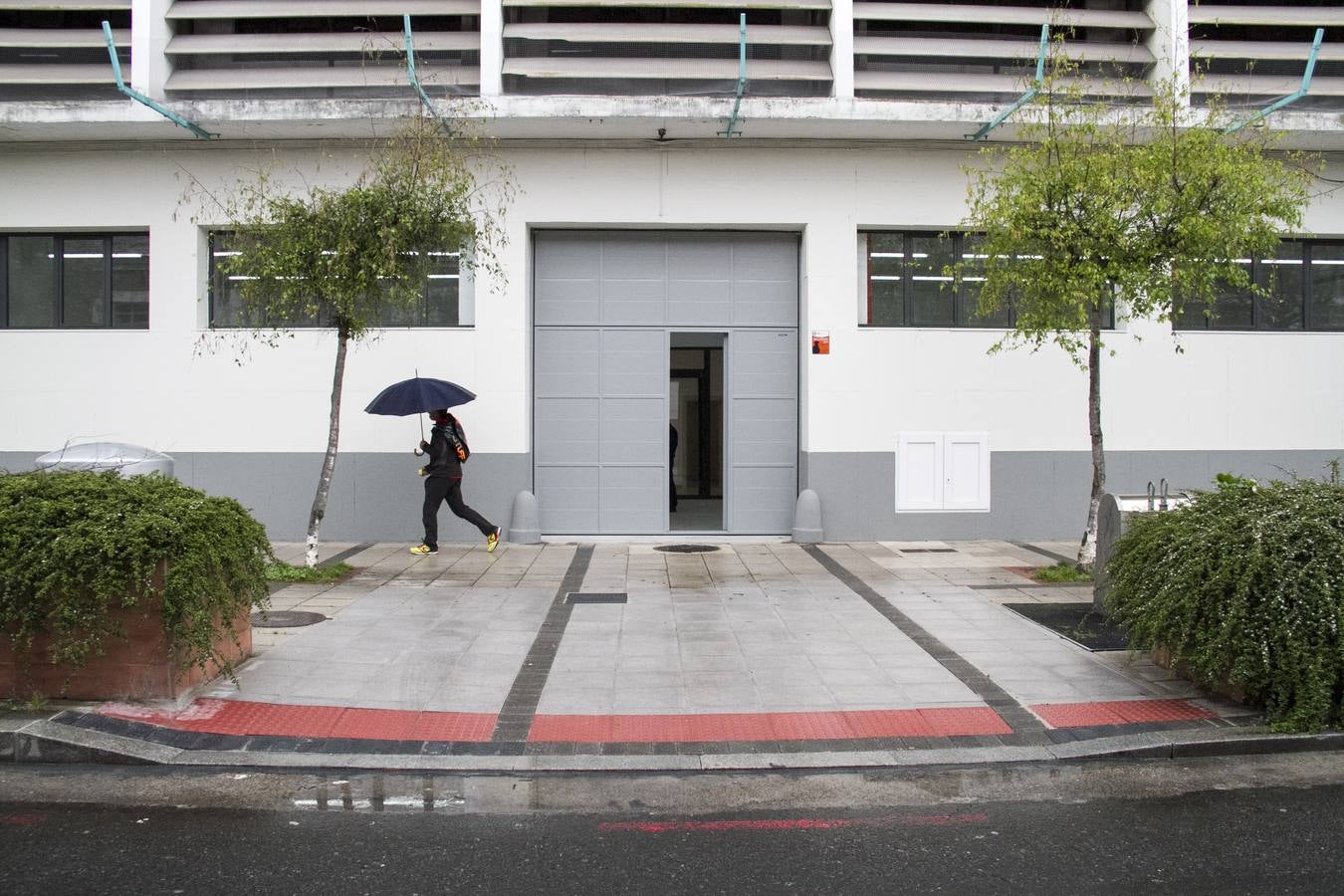 El Ayuntamiento de Santander ha concluido las obras del nuevo archivo catastral de la ciudad, ubicado en el antiguo edificio de Tabacalera, en el que ha invertido 245.000 euros para trasladar los documentos y liberar su ubicación actual en el barrio de La Florida, que acogerá una biblioteca municipal.