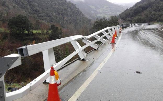 Destrozos en Pesaguero por los corrimientos de tierra tras los temporales de marzo.