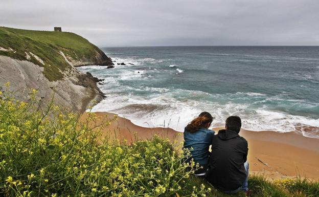 Vista de la playa de El Sable, en Suances.