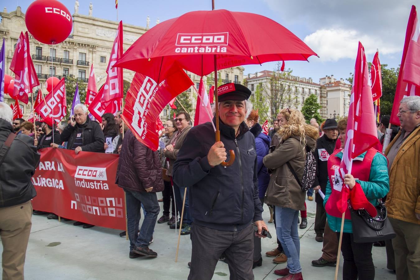 Fotos: Miles de personas participan en la manifestación del 1 de mayo en Santander