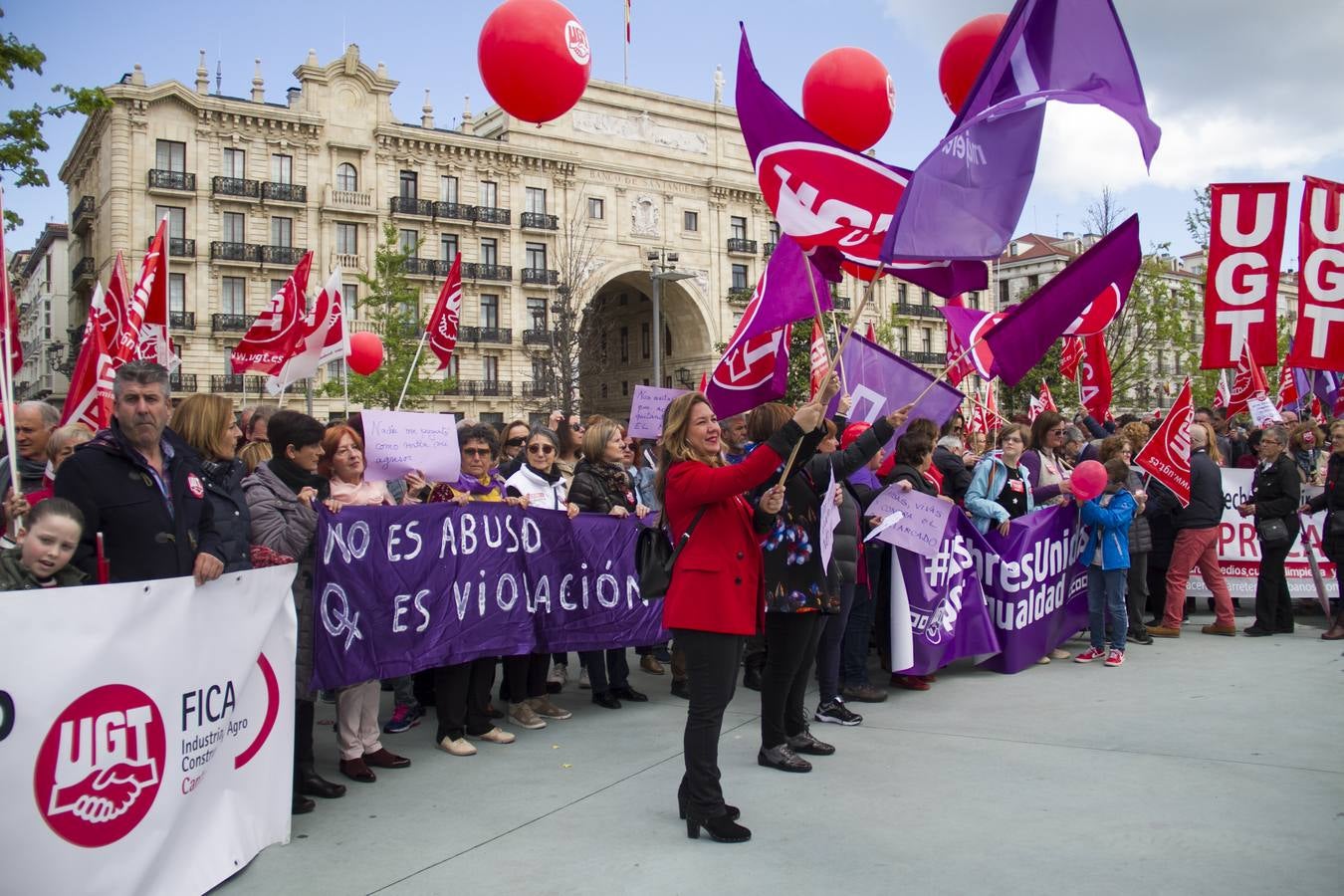 Fotos: Miles de personas participan en la manifestación del 1 de mayo en Santander