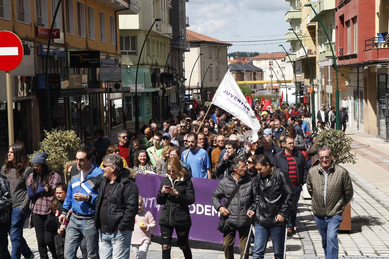 Fotos: Manifestación del 1 de mayo en Torrelavega