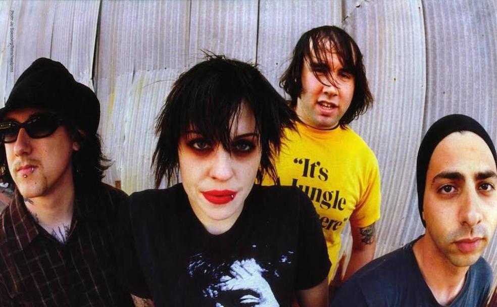 Brody Dalle y el resto de componentes de la banda.