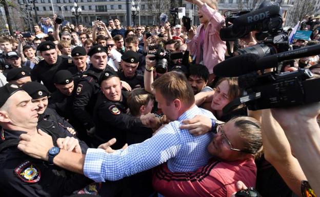 La policía rusa detiene al opositor Navalni y a más de 1.000 manifestantes