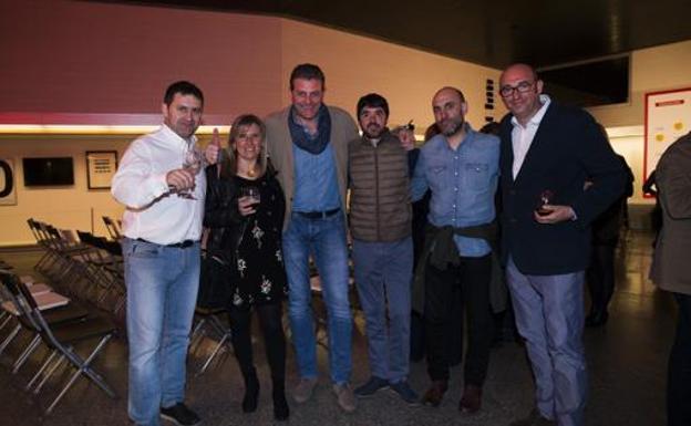 Los chefs estrellados de Castilla León Víctor Martín (Trigo), Yolanda León (Cocinandos), Pedro Mario Pérez (Ermitaño), Óscar García (Baluarte), Luis Lera (Lera) y Juanjo Pérez (Cocinandos). 