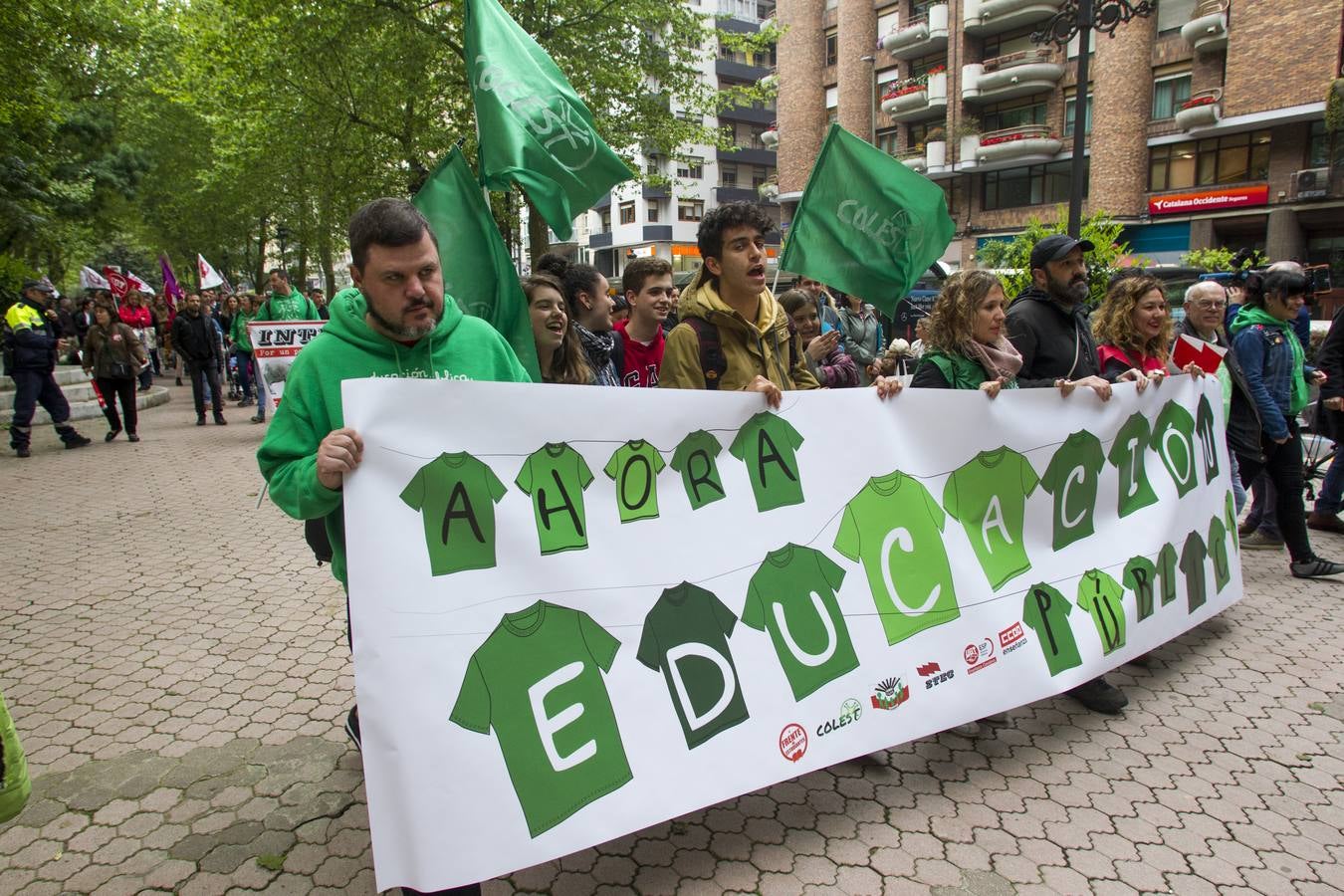 Fotos: 400 personas se manifiestan en Santander contra la Lomce y los recortes