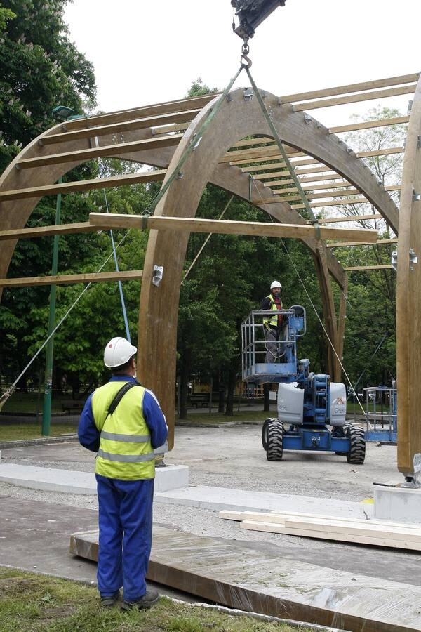 Fotos: La gran estructura de la cubierta ya se levanta sobre el Manuel Barquín