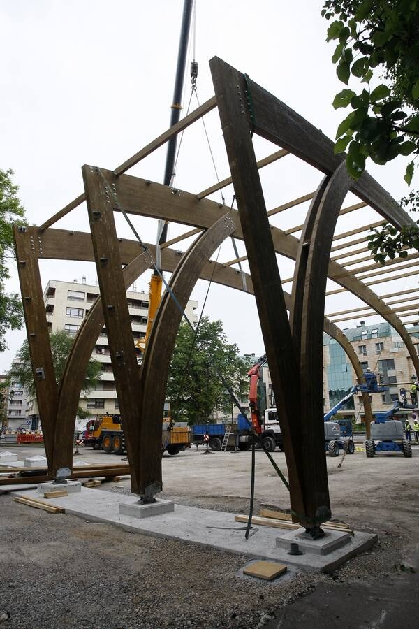 Fotos: La gran estructura de la cubierta ya se levanta sobre el Manuel Barquín