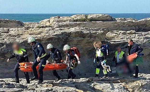 Los efectivos de emergencias de Santander, en el rescate efectuado en Cabo Menor.