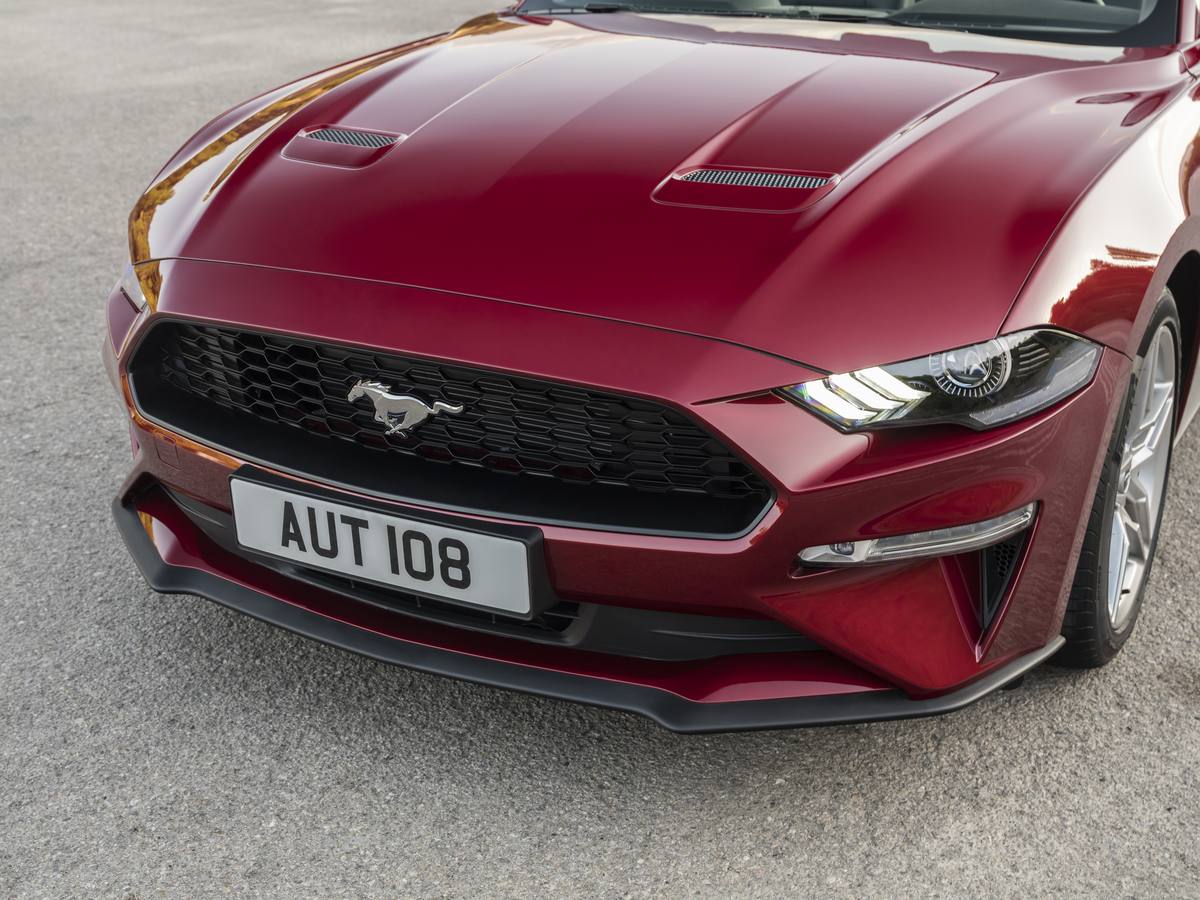 Con una oferta de dos motores de 290 y 450 caballos y dos tipos de carrocería, el nuevo Mustang es ahora más rápido, con un diseño renovado, tecnologías de asistencia al conductor y precios imbatibles.