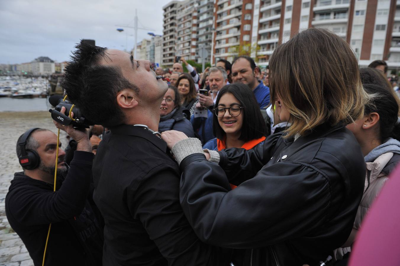 Fotos: El ilusionista Raúl Alegría escapa de una mina marina 