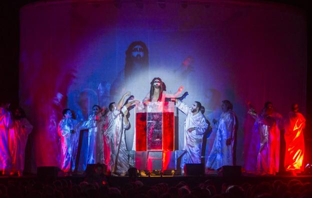 Escena de la representación de 'Carmina Burana' en la carpa de la Serna, en Potes. 