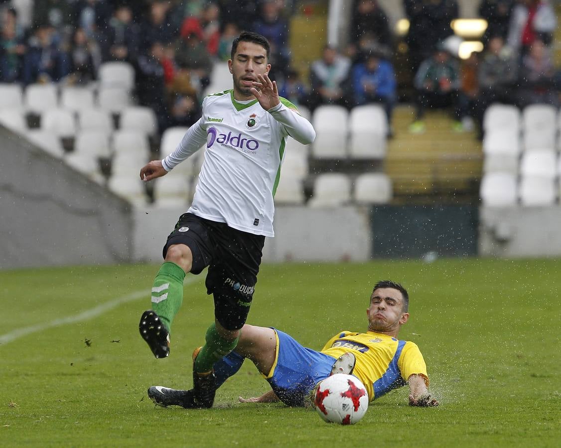 El Racing termina la peor temporada de su historia con un derrota por dos goles a cero ante el Real Unión