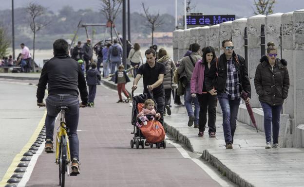 El Gobierno y Cantabria ConBici enseñarán a los ciudadanos a circular en bicicleta