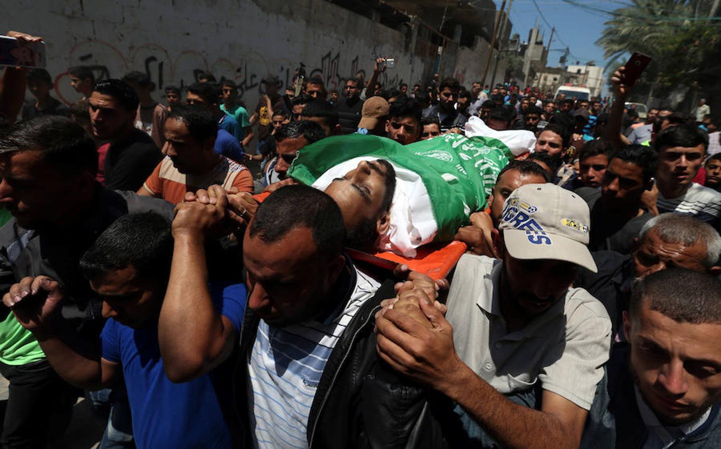 La reacción armada del Gobierno israelí a las protestas de palestinos en Gaza, por el traslado de la embajada de EE UU a Jerusalén, desata un auténtico baño de sangre